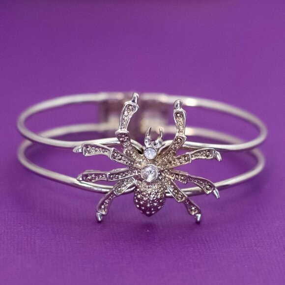 7 1/2 inch, Vintage Abstract Spider Rhinestones Hinge Bangle - Q35 - Picture 1 of 3